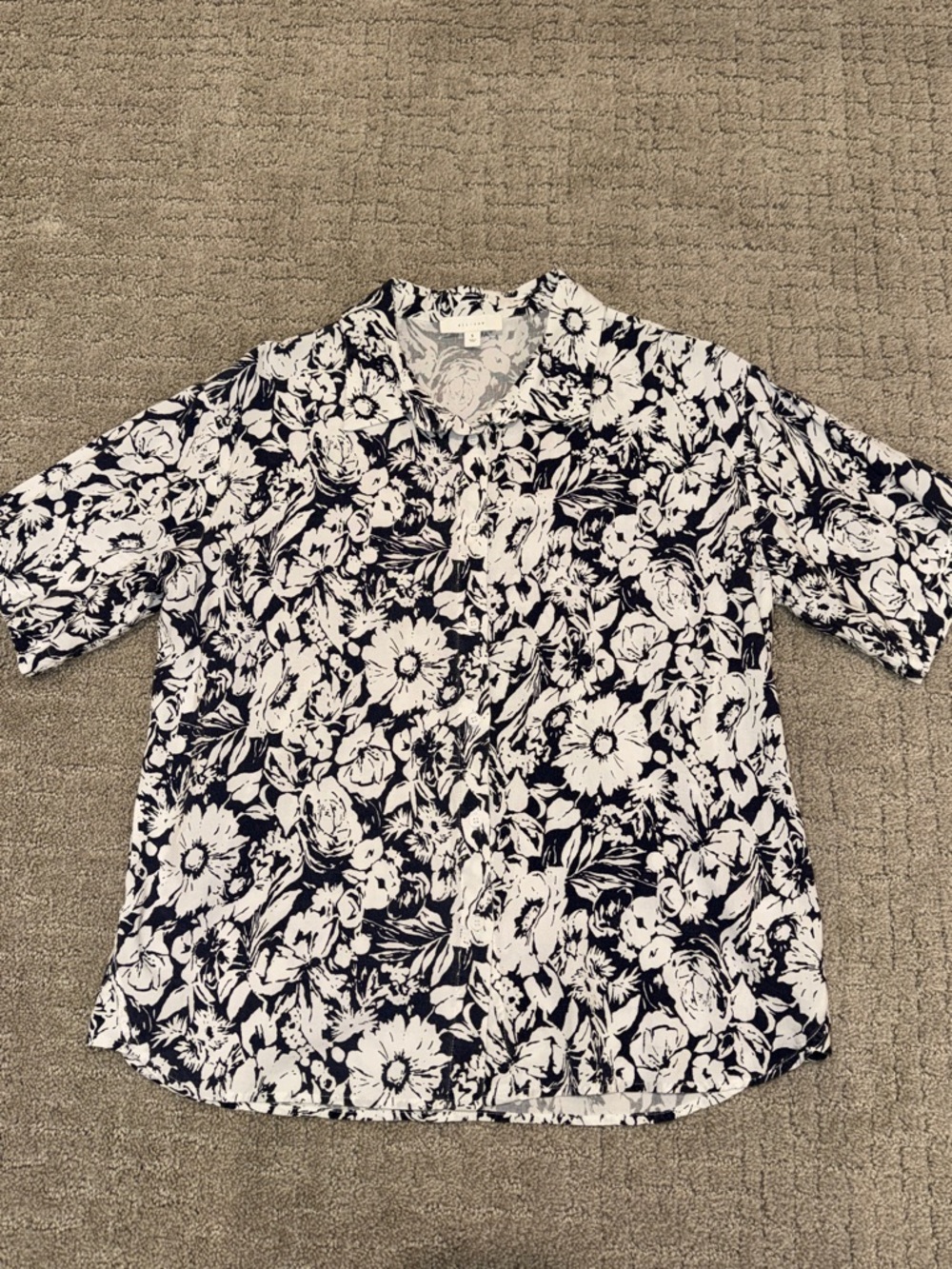 Women’s Button-Down Floral Shirt - Navy & White